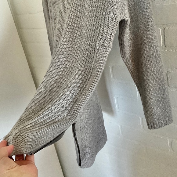 Women’s Knit Sweater Cozy Gray Longsleeve V neck Cotton blend Size S - Picture 4 of 8